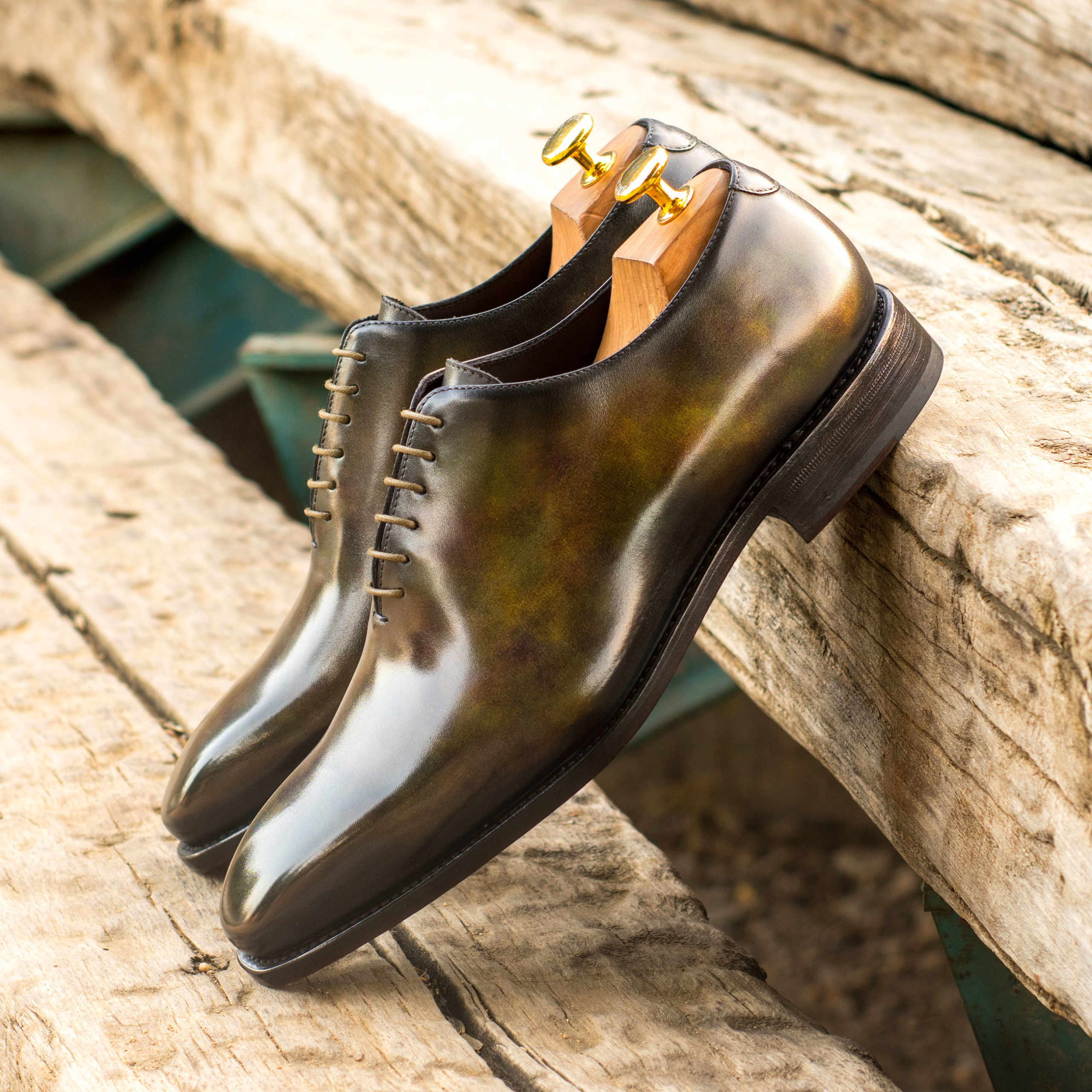 THE ART OF HANDMADE PATINA – peoplesprideshoes